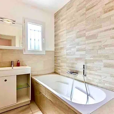 Luxury 5 Bedroom In St Tropez Вилла